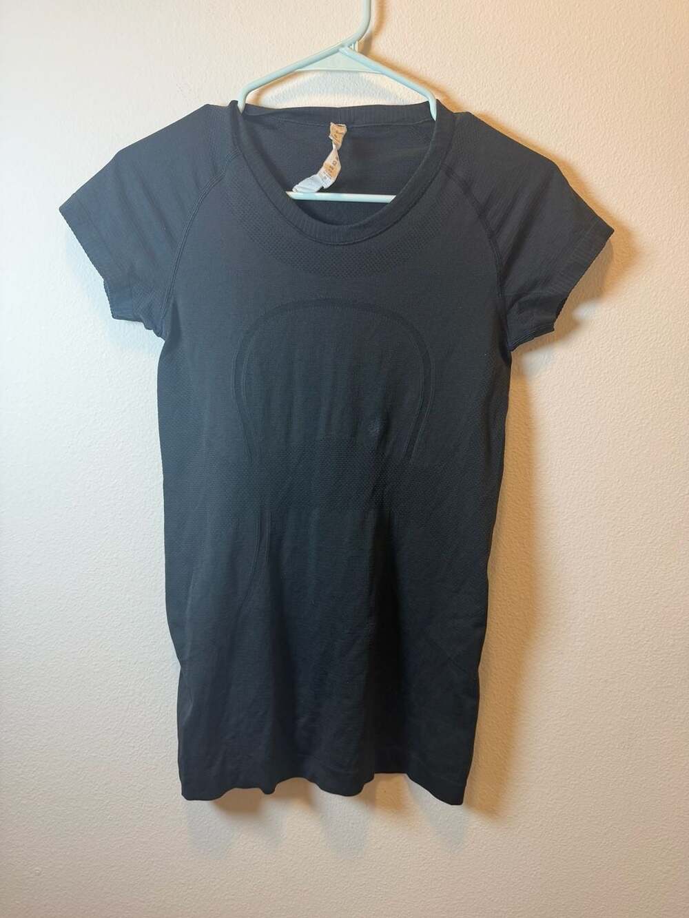 Lululemon Swiftly Tech Short Sleeve Crew Shirt 2.0 Black Size 6